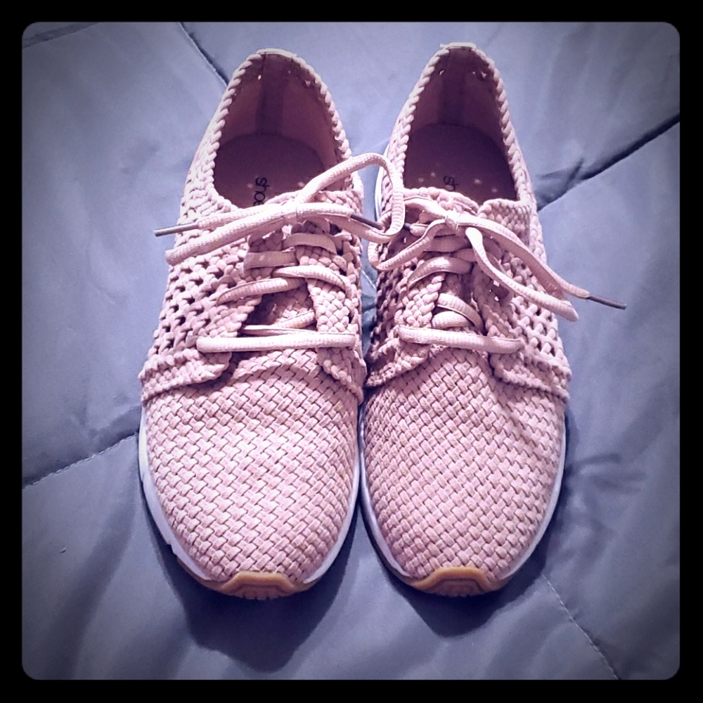 Cute little mesh sneaker
